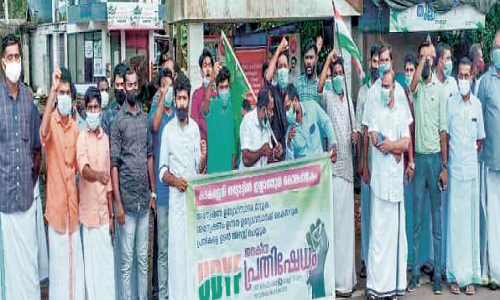 ക​ട​ക​ശ്ശേ​രി കൊ​ല​പാ​ത​കം: അ​ന്വേ​ഷ​ണം ഇ​ഴ​യു​ന്ന​തി​ൽ പ്ര​തി​ഷേ​ധം