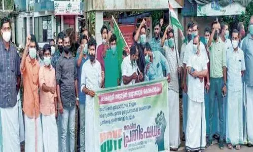 ക​ട​ക​ശ്ശേ​രി കൊ​ല​പാ​ത​കം: അ​ന്വേ​ഷ​ണം ഇ​ഴ​യു​ന്ന​തി​ൽ പ്ര​തി​ഷേ​ധം