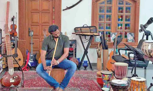 ജീവിതം സംഗീതസാന്ദ്രമാക്കി ഡോ. ജംഷിദ് മൊയ്തു; ശേഖരിച്ചത് തൊണ്ണൂറിലധികം സംഗീത ഉപകരണങ്ങൾ