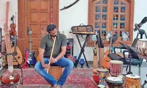 ജീവിതം സംഗീതസാന്ദ്രമാക്കി ഡോ. ജംഷിദ് മൊയ്തു; ശേഖരിച്ചത് തൊണ്ണൂറിലധികം സംഗീത ഉപകരണങ്ങൾ