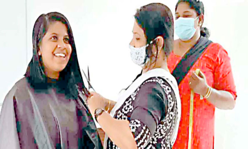 അർബുദബാധിതർക്ക്​​ മുടി നൽകി വിദ്യാർഥിനികൾ