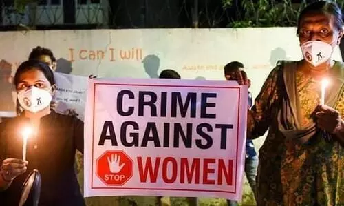 വനിത കോൺസ്റ്റബിളിനെ കൂട്ടബലാത്സംഗം ചെയ്ത് വിഡിയോ ചിത്രീകരിച്ച് ഭീഷണി; മൂന്ന് പേർ അറസ്റ്റിൽ