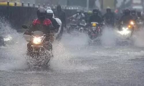 ഗുലാബ്​ ഇന്ന്​ തീരം തൊടും; ട്രെയിനുകൾ റദ്ദാക്കി