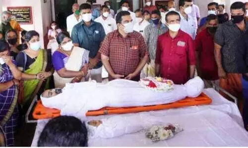 ചലനമറ്റ്​ ആറുമാസം പ്രായമായ ധ്യാൻദേവും പിതാവും; നൊമ്പരമായി ഏരുവേശ്ശിക്ക് ഈ യാത്രാമൊഴി..