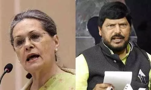 യു.പി.എ അധികാരത്തിലെത്തിയപ്പോൾ സോണിയ ഗാന്ധിയെ പ്രധാനമന്ത്രിയായി നിർദേശിച്ചിരുന്നുവെന്ന്​ രാംദാസ്​ അത്താവാലെ