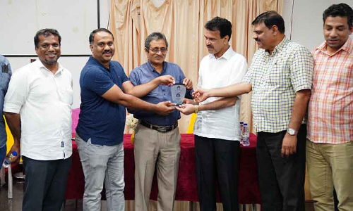 പുത്തൻപുരയിൽ അശ്റഫിന്​ യാത്രയയപ്പ്​