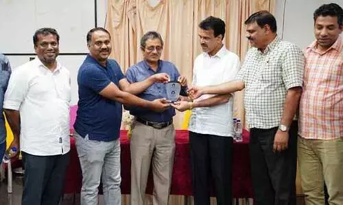 പുത്തൻപുരയിൽ അശ്റഫിന്​ യാത്രയയപ്പ്​