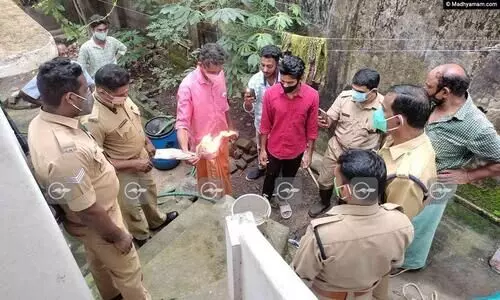 വെള്ളത്തിൽ മുക്കിയ പേപ്പർ കത്തുന്നു​; കിണറ്റിൽ പെട്രോൾ കലർന്നതിനെ തുടർന്ന്​ നാട്ടുകാർ പമ്പ്​ പൂട്ടിച്ചു