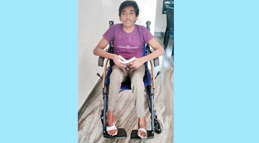 എല്ലാവരുമൊന്ന് സഹായിച്ചാൽ ഡാനിഷ് ഹസന് സ്വന്തം കാലിൽ നടക്കാനാവും എല്ലാവരുമൊന്ന് സഹായിച്ചാൽ ഡാനിഷ് ഹസന് സ്വന്തം കാലിൽ നടക്കാനാവും