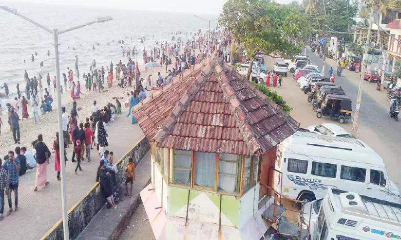 Cherai beach was busy Cherai beach was busy
