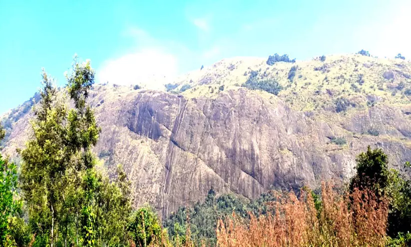 യാ​ത്രികരെ, ഇടുക്കി കാത്തിരിക്കുന്നു