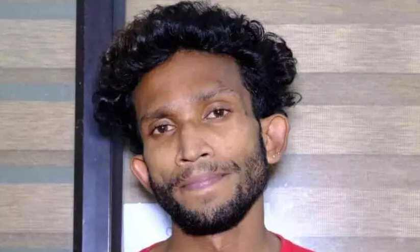 പൊലീസുദ്യോഗസ്ഥന്റെ വീട്ടിൽ കയറി ബൈക്കുകൾ കത്തിച്ചു; ഒരാൾ അറസ്റ്റിൽ പൊലീസുദ്യോഗസ്ഥന്റെ വീട്ടിൽ കയറി ബൈക്കുകൾ കത്തിച്ചു; ഒരാൾ അറസ്റ്റിൽ