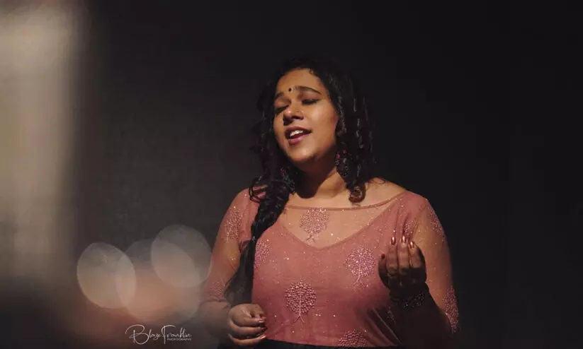 ലത മങ്കേഷ്കറുടെ ജന്മദിനത്തിൽ രാജലക്ഷ്മിയുടെ നാദോപഹാരം ലത മങ്കേഷ്കറുടെ ജന്മദിനത്തിൽ രാജലക്ഷ്മിയുടെ നാദോപഹാരം