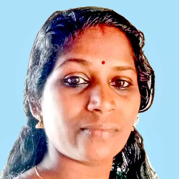 നിയന്ത്രണം വിട്ട ആംബുലൻസ് മതിലിലിടിച്ച്​ യുവതി മരിച്ചു