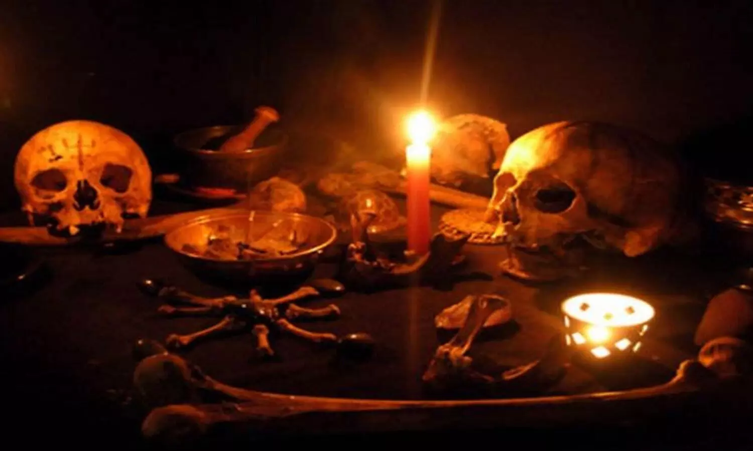 നിധി കണ്ടെത്താൻ യുവതിയെ നരബലി നൽകാൻ ശ്രമം; ഭർത്താവും മന്ത്രവാദിനിയുമടക്കം മൂന്നുപേർ അറസ്റ്റിൽ