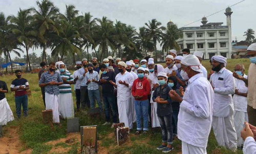 ഹാഷിമി​െൻറ ഖബറിടത്തിൽ പിതാവെത്തി; പ്രാർഥനയോടെ