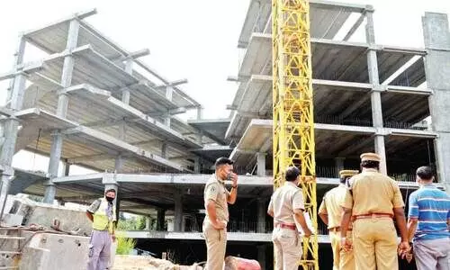 നിർമാണത്തിനിടെ അപകടം തുടർക്കഥ ; നാ​ലു ദി​വ​സ​ത്തി​നി​ടെ പൊ​ലി​ഞ്ഞ​ത് നാലു ജീവൻ