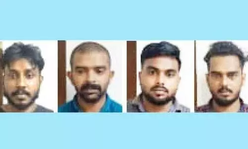 പെയിൻറിങ്ങിനു നൽകിയ കാർ വിറ്റ കേസിൽ നാലു പേർ അറസ്റ്റിൽ പെയിൻറിങ്ങിനു നൽകിയ കാർ വിറ്റ കേസിൽ നാലു പേർ അറസ്റ്റിൽ