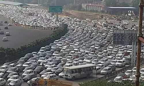 Bharat Bandh Delhi Gurugram border sees 1 and Half km traffic jam