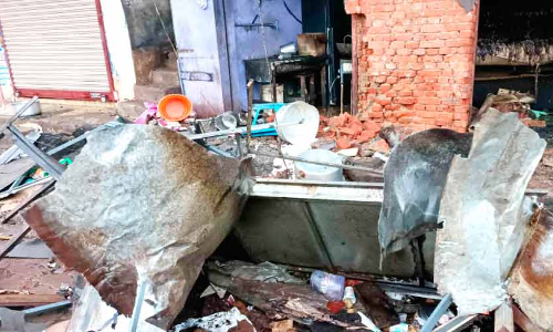 ഗ്യാസ് സിലിണ്ടർ പൊട്ടിത്തെറിച്ചു; രണ്ടു കടകൾ കത്തിനശിച്ചു