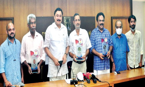 യാത്രയയപ്പ് നൽകി