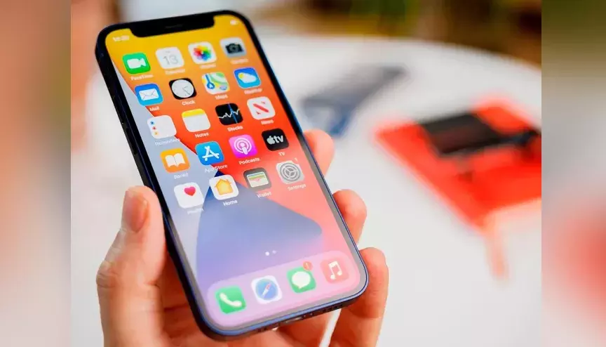 ഐഫോൺ 13 വാങ്ങാൻ ഒരു ശരാശരി ഇന്ത്യക്കാരൻ എത്ര മണിക്കൂർ ജോലി ചെയ്യണം..? ഗവേഷകർ കണ്ടെത്തിയത്​ ഇതാണ്​...!