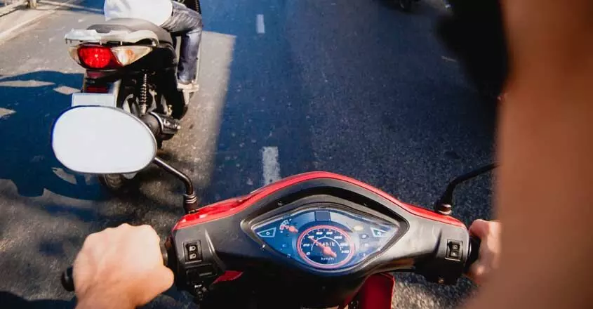 താക്കോൽ എടുക്കാൻ മറന്നു; സ്കൂട്ടറുമായി കള്ളൻ കടന്നു താക്കോൽ എടുക്കാൻ മറന്നു; സ്കൂട്ടറുമായി കള്ളൻ കടന്നു