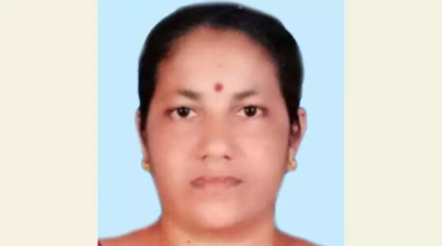 പൂച്ചയെ രക്ഷിക്കാൻ ശ്രമിക്കവെ മകെൻറ ബൈക്കിൽനിന്നു വീണ വീട്ടമ്മ മരിച്ചു പൂച്ചയെ രക്ഷിക്കാൻ ശ്രമിക്കവെ മകെൻറ ബൈക്കിൽനിന്നു വീണ വീട്ടമ്മ മരിച്ചു