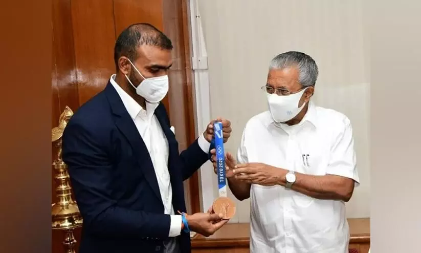 pr sreejesh with pinarayi vijayan