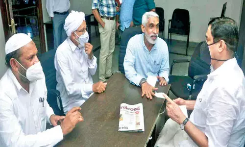 ഷൊർണൂർ-നിലമ്പൂർ ട്രെയിൻ: കേരള മുസ്ലിം ജമാഅത്ത് മന്ത്രിയുമായി ചർച്ച നടത്തി ഷൊർണൂർ-നിലമ്പൂർ ട്രെയിൻ: കേരള മുസ്ലിം ജമാഅത്ത് മന്ത്രിയുമായി ചർച്ച നടത്തി