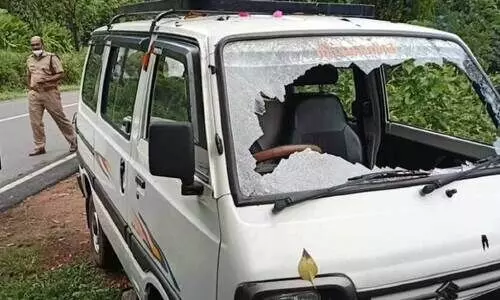 ബി.​ജെ.​പി​യി​ൽ​നി​ന്ന്​ രാ​ജി​െ​വ​ച്ച് കോ​ൺ​ഗ്ര​സി​ലും സി.​പി.​എ​മ്മി​ലും ചേർന്നവരുടെ വാ​ഹ​ന​ങ്ങ​ൾ ത​ക​ർ​ത്തു