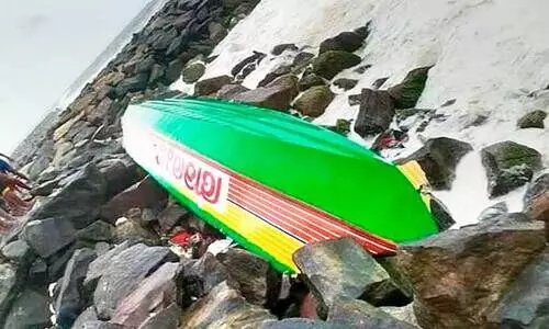 തീരത്ത് നാശം വിതച്ച് മഴയും കാറ്റും