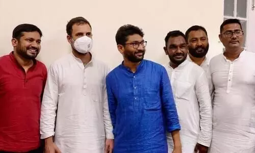 രാഹുലിനൊപ്പം കൈകോർത്ത്​ കനയ്യയും മേവാനിയും