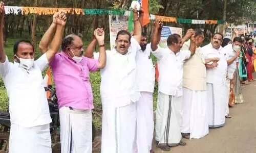 കാട്ടാന ആക്രമണത്തിനെതിരെ കോൺഗ്രസ് മനുഷ്യമതിൽ