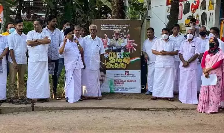 ഒളിഞ്ഞ് നിന്നുള്ള വാഹന പരിശോധന ; പൊലീസിനെതിരെ മനുഷ്യശൃംഖല