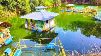 ഹൗ​സ്ബോ​ട്ട്​ സ​വാ​രി​ക്കി​നി ഈ ക​രി​ങ്ക​ൽ ക്വാ​റി​യി​ലെ​ത്താം