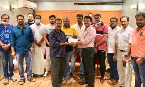 തി​രു​വ​ന​ന്ത​പു​രം ഒ.​​െഎ.സി.​സി ഭ​വ​ന​നി​ർ​മാ​ണ ധ​ന​സ​ഹാ​യം കൈ​മാ​റി