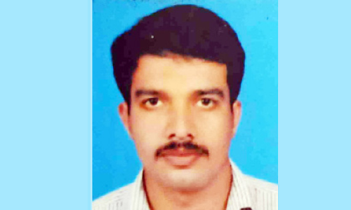 ബൈ​ക്കി​ൽ കാ​റി​ടി​ച്ച് പൊ​ലീ​സു​കാ​ര​ൻ മ​രി​ച്ചു