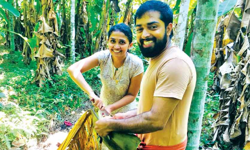 പാളപ്പാത്ര നിർമാണം കൈപ്പിടിയിലൊതുക്കി മടിക്കൈയിലെ യുവ ദമ്പതികൾ