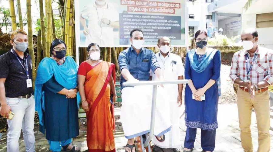 ഇനി വ്യായാമം കലക്ടറേറ്റ് പാര്ക്കില്; ഓപണ് ജിം ഒരുങ്ങി ഇനി വ്യായാമം കലക്ടറേറ്റ് പാര്ക്കില്; ഓപണ് ജിം ഒരുങ്ങി