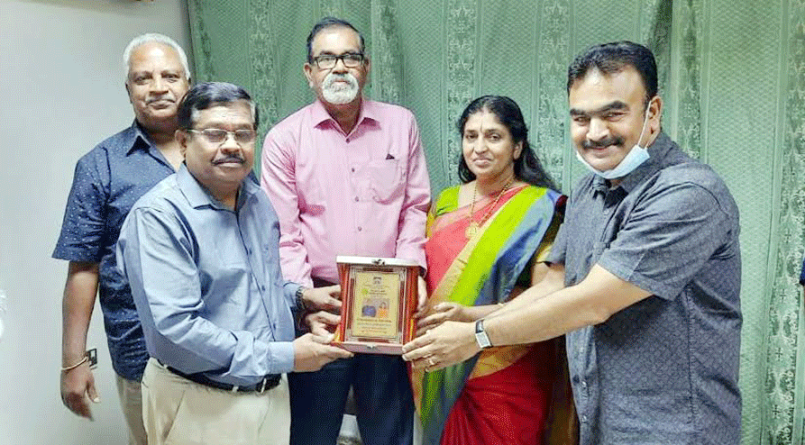 പ്രവാസത്തിന് വിരാമം; ഹരിദാസും ഇന്ന് നാട്ടിലെത്തും പ്രവാസത്തിന് വിരാമം; ഹരിദാസും ഇന്ന് നാട്ടിലെത്തും