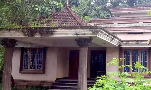 പു​രാ​വ​സ്തു ത​ട്ടി​പ്പ്: സ​ന്തോ​ഷ് കോ​ടി​ക​ൾ ത​ട്ടി​യ​ത് വി​ശ്വ​സ്​​ത​നെ​ന്ന്​ നടിച്ച്​