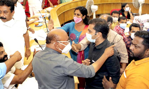 നഗരസഭ കൗൺസിൽ യോഗത്തിൽ ഭരണപക്ഷ-പ്രതിപക്ഷ സംഘർഷം