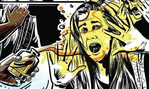 യുവതിക്കുനേരെ ആസിഡ് ആക്രമണം; ഫോറൻസിക് സംഘം തെളിവെടുത്തു