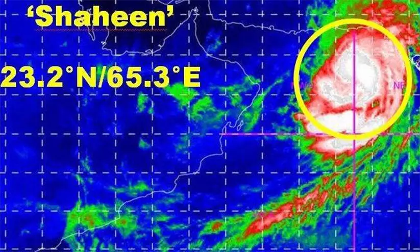 ശഹീൻ കൊടുങ്കാറ്റ് ഒമാൻ തീരത്തേക്ക്; ജാഗ്രത പാലിക്കാൻ നിർദേശം ശഹീൻ കൊടുങ്കാറ്റ് ഒമാൻ തീരത്തേക്ക്; ജാഗ്രത പാലിക്കാൻ നിർദേശം