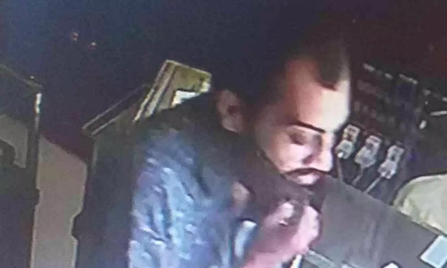 സ്വർണമാല വാങ്ങാനെന്ന ഭാവത്തിൽ എത്തി പാദസരവുമായി മുങ്ങി