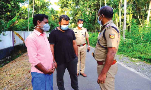 പ്ര​വാ​സി​യെ ആ​ക്ര​മി​ച്ച കേ​സ്: പ്ര​തി​ക​ളു​മാ​യി പൊ​ലീ​സ് തെ​ളി​വെ​ടു​പ്പ് ന​ട​ത്തി