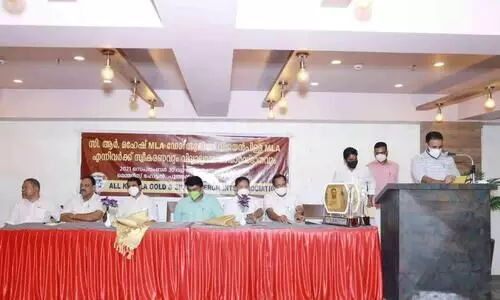 നികുതി പ്രശ്നം, സ്വർണ്ണ വ്യാപാരികളുമായി ചർച്ച നടത്തണം