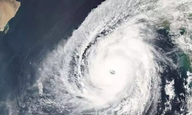 ശഹീൻ ചുഴലിക്കാറ്റ്: ഒമാനിൽ പൊതു അവധി പ്രഖ്യാപിച്ചു ശഹീൻ ചുഴലിക്കാറ്റ്: ഒമാനിൽ പൊതു അവധി പ്രഖ്യാപിച്ചു