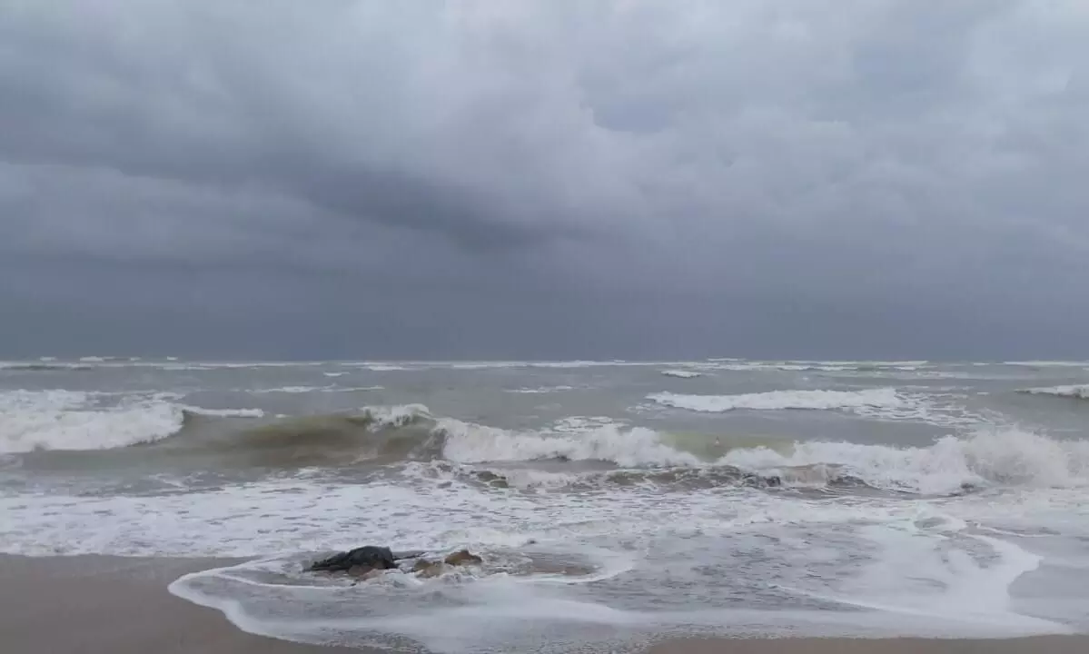 ശഹീൻ ചുഴലിക്കാറ്റ്: ഒമാനിൽ പൊതു അവധി പ്രഖ്യാപിച്ചു ശഹീൻ ചുഴലിക്കാറ്റ്: ഒമാനിൽ പൊതു അവധി പ്രഖ്യാപിച്ചു